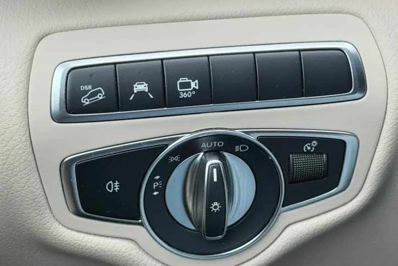 Mercedes-Benz V 300 (Clasa V) din 2023 cu 99.700 km - oferta MER178584 - foto 24