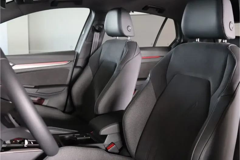 Volkswagen Golf din 2025 cu 19.779 km - oferta VOL178587 - foto 9