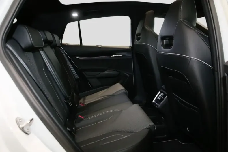 Skoda Enyaq din 2024 cu 6.400 km - oferta SKO178634 - foto 9