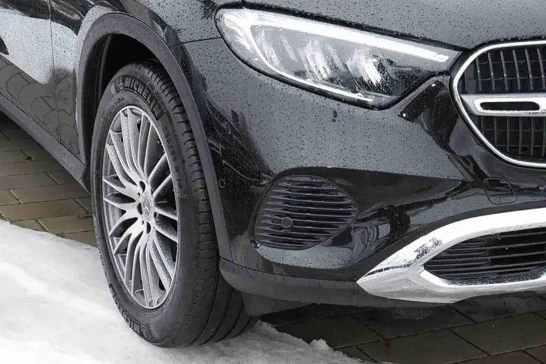 Mercedes-Benz GLC 220 din 2025 cu 13.706 km - oferta MER178645 - foto 4