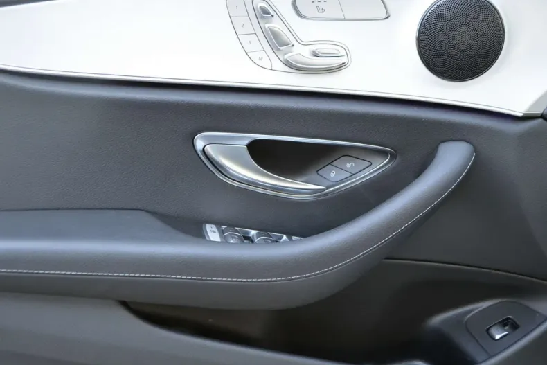 Mercedes-Benz E 300 (Clasa E) din 2021 cu 36.000 km - oferta MER178648 - foto 11