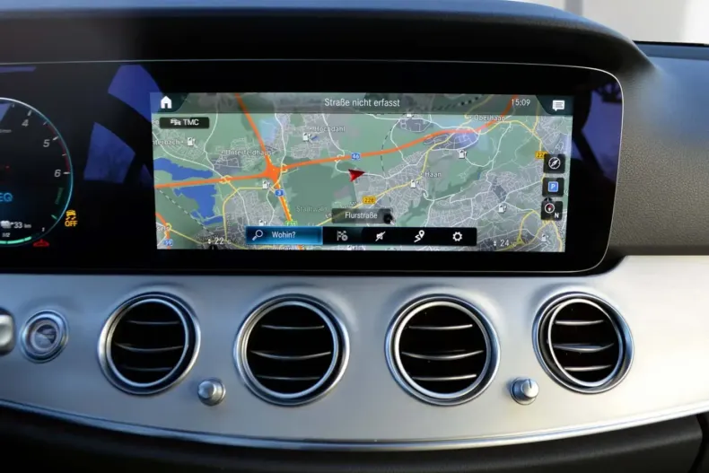 Mercedes-Benz E 300 (Clasa E) din 2021 cu 36.000 km - oferta MER178648 - foto 17