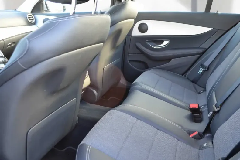 Mercedes-Benz E 300 (Clasa E) din 2021 cu 36.000 km - oferta MER178648 - foto 24