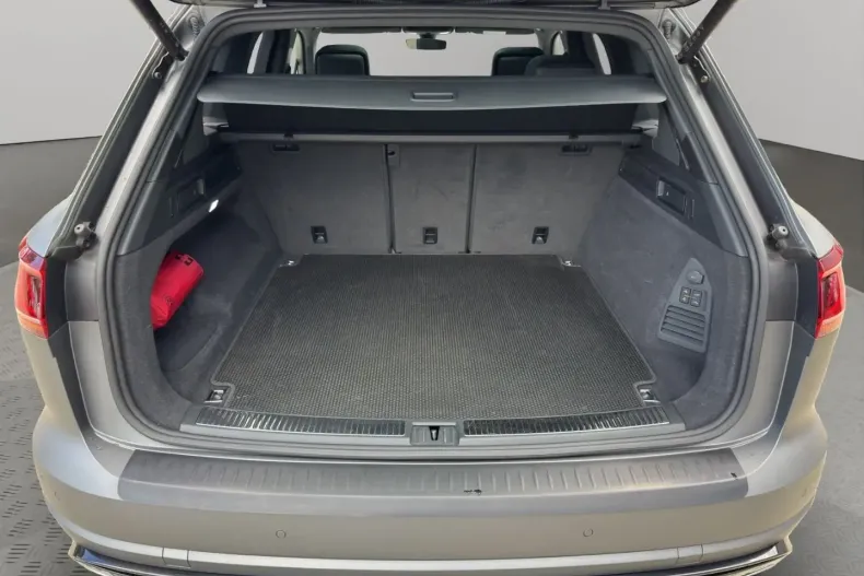 Volkswagen Touareg din 2023 cu 76.478 km - oferta VOL178726 - foto 13