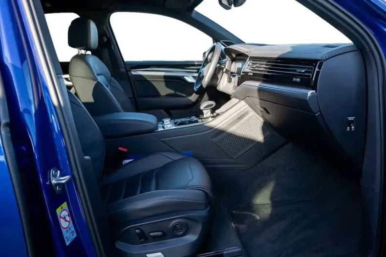 Volkswagen Touareg din 2022 cu 79.592 km - oferta VOL178729 - foto 2