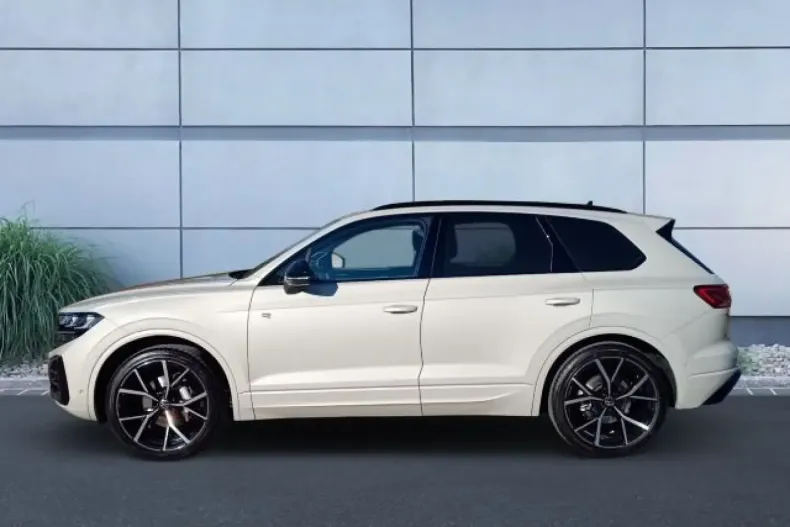 Volkswagen Touareg din 2025 cu 9.900 km - oferta VOL178742 - foto 2