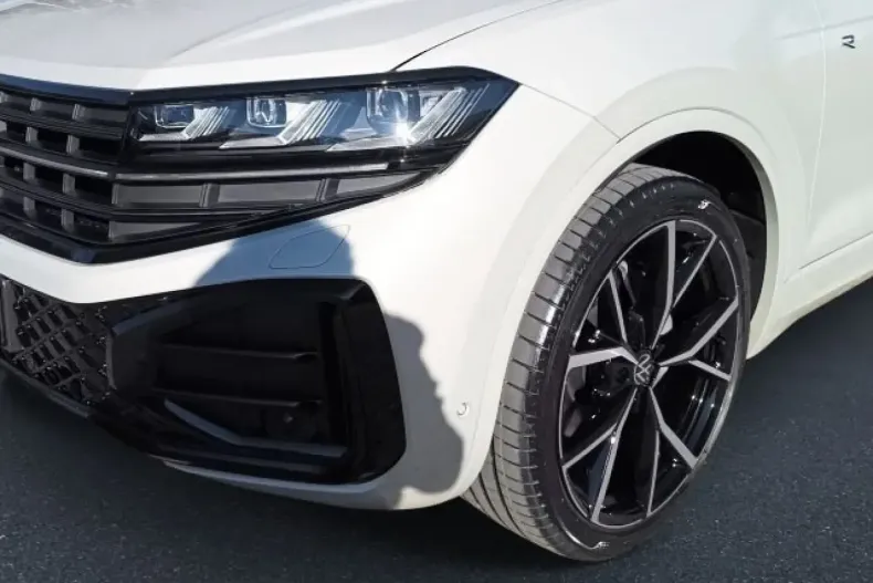 Volkswagen Touareg din 2025 cu 9.900 km - oferta VOL178742 - foto 6