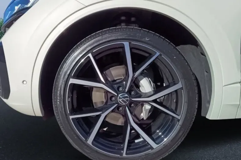 Volkswagen Touareg din 2025 cu 9.900 km - oferta VOL178742 - foto 7