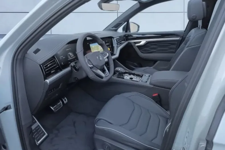 Volkswagen Touareg din 2025 cu 9.900 km - oferta VOL178742 - foto 9