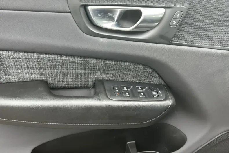 Volvo XC60 din 2022 cu 43.211 km - oferta VOL178759 - foto 22