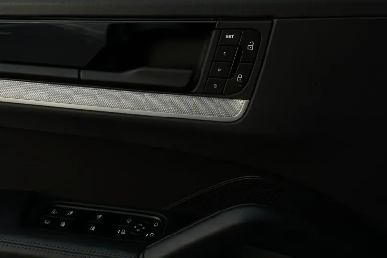 Porsche Cayenne din 2024 cu 28.200 km - oferta POR178772 - foto 24