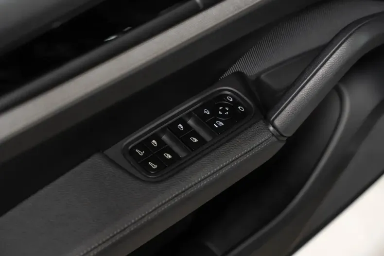 Porsche Cayenne din 2023 cu 26.900 km - oferta POR178773 - foto 19