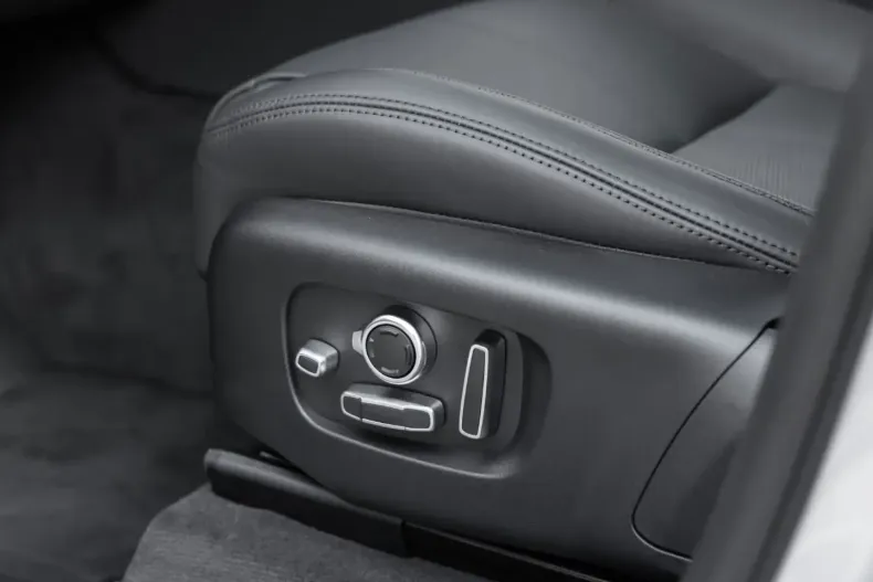 Land Rover Range Rover Velar din 2025 cu 16.999 km - oferta LAN178806 - foto 28