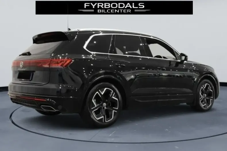 Volkswagen Touareg din 2024 cu 29.900 km - oferta VOL178825 - foto 3