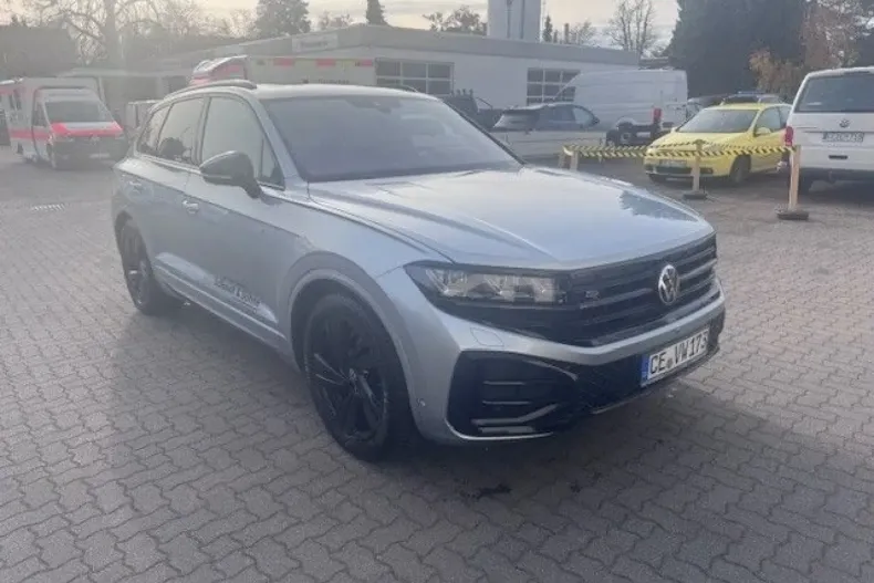 Volkswagen Touareg din 2024 cu 25.991 km - oferta VOL178832 - foto 4