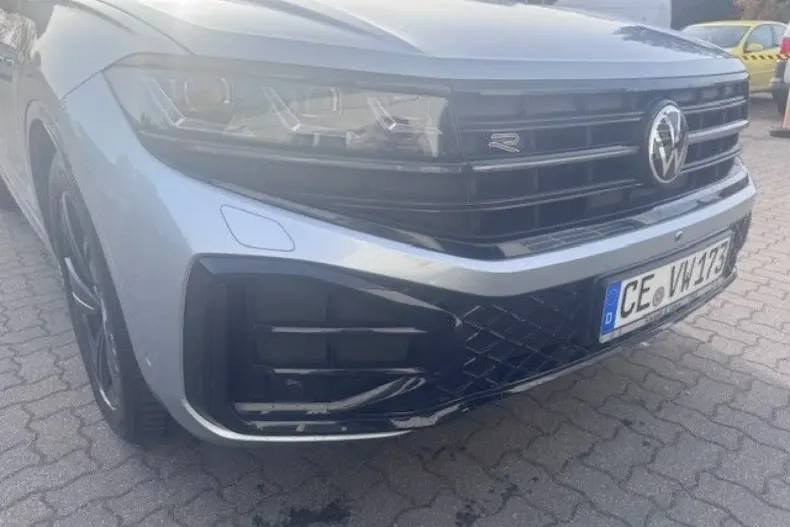 Volkswagen Touareg din 2024 cu 25.991 km - oferta VOL178832 - foto 5