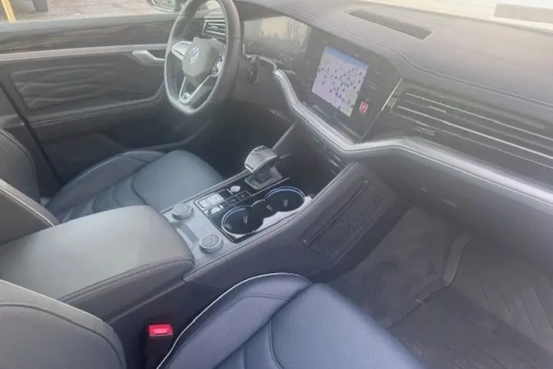 Volkswagen Touareg din 2024 cu 25.991 km - oferta VOL178832 - foto 8