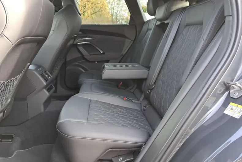 Audi Q5 din 2025 cu 19.990 km - oferta AUD178838 - foto 12