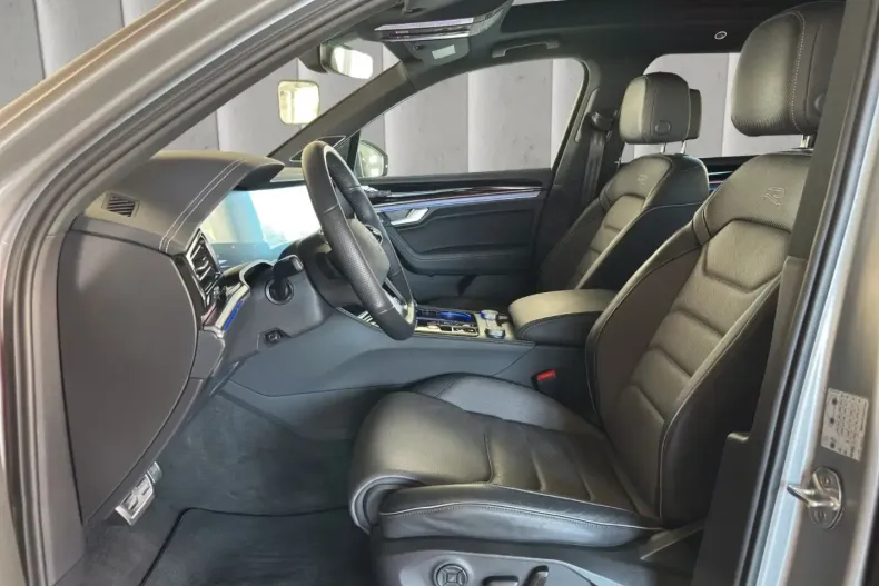 Volkswagen Touareg din 2024 cu 14.900 km - oferta VOL178842 - foto 14