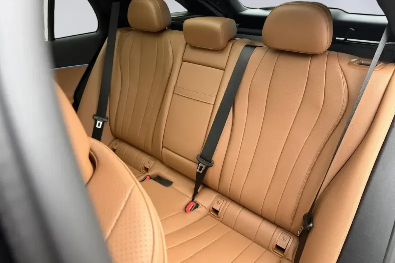 Mercedes-Benz E 300 (Clasa E) din 2025 cu 9.822 km - oferta MER178856 - foto 12