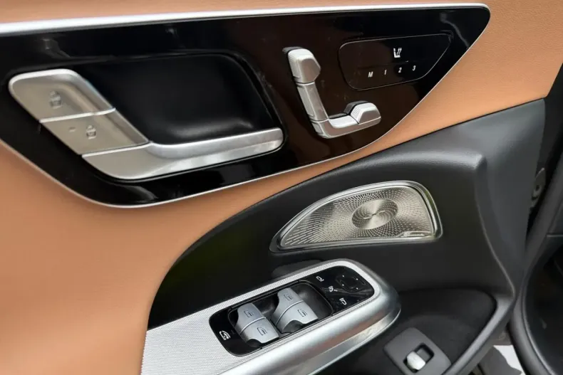 Mercedes-Benz E 300 (Clasa E) din 2025 cu 9.822 km - oferta MER178856 - foto 14