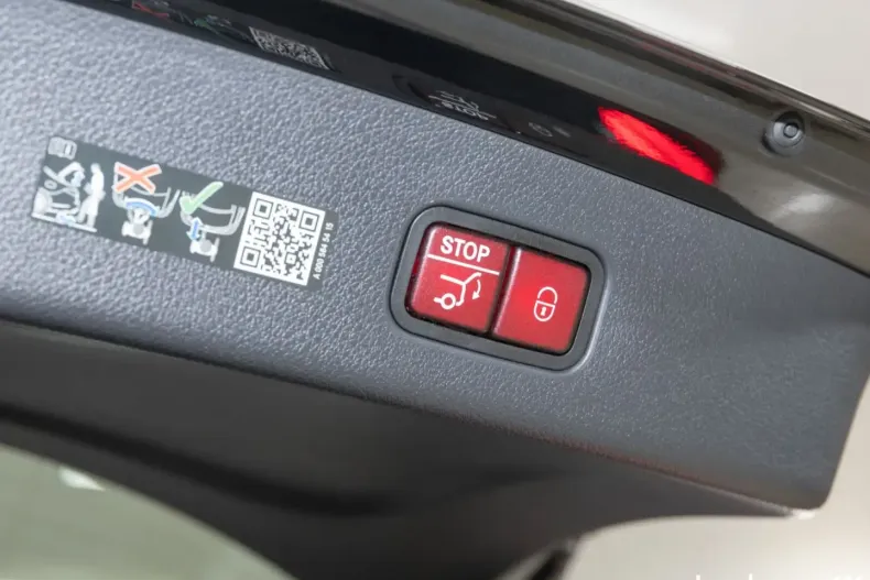 Mercedes-Benz GLC 300 din 2024 cu 12.736 km - oferta MER178906 - foto 11