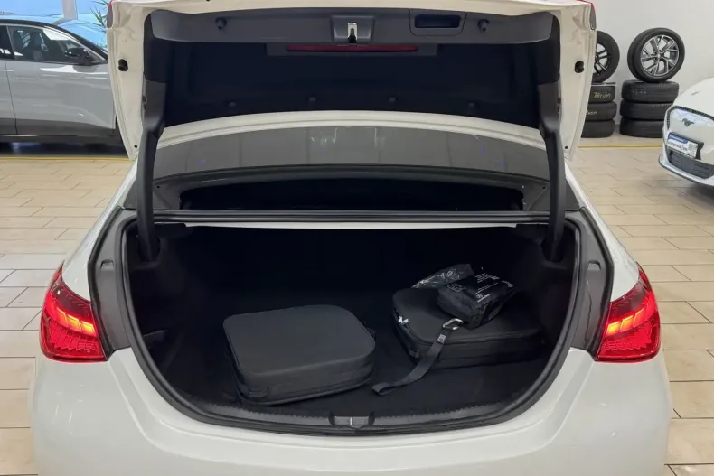 Mercedes-Benz C 300 (Clasa C) din 2023 cu 13.265 km - oferta MER178911 - foto 8