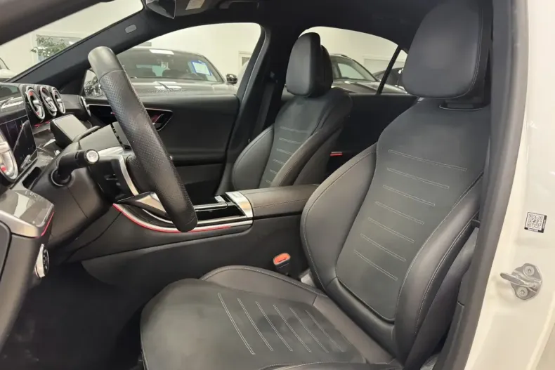 Mercedes-Benz C 300 (Clasa C) din 2023 cu 13.265 km - oferta MER178911 - foto 13