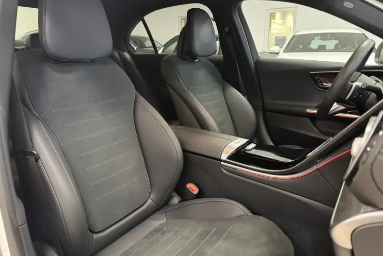 Mercedes-Benz C 300 (Clasa C) din 2023 cu 13.265 km - oferta MER178911 - foto 18