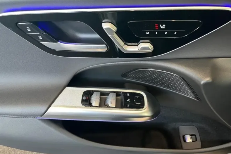 Mercedes-Benz E 220 din 2024 cu 12.900 km - oferta MER178913 - foto 8