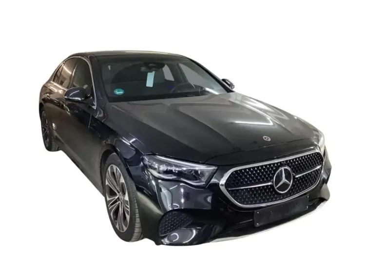 Mercedes-Benz E 220 (Clasa E) din 2024 cu 13.500 km - oferta MER178921 - foto 3