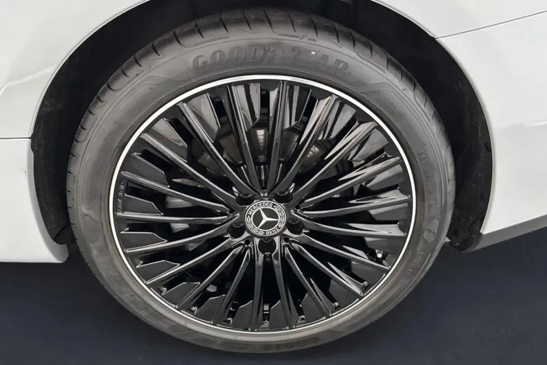 Mercedes-Benz CLE 200 din 2024 cu 15.451 km - oferta MER178935 - foto 4