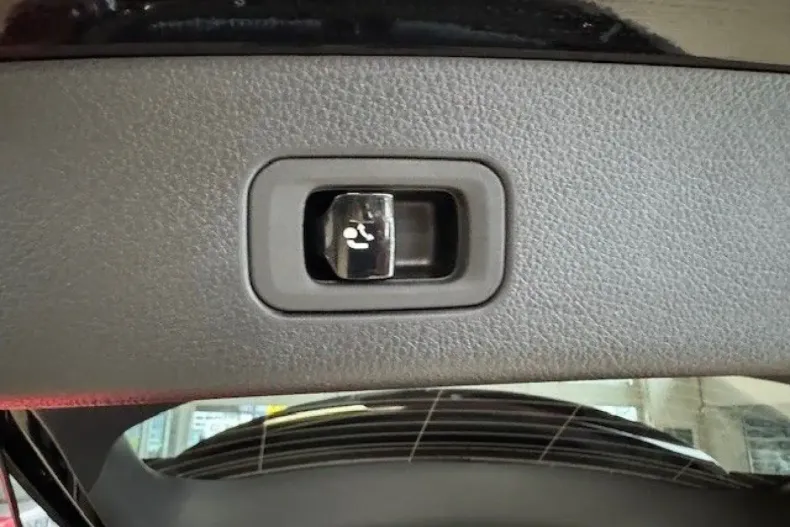 Mercedes-Benz GLC 220 din 2024 cu 9.500 km - oferta MER178938 - foto 23