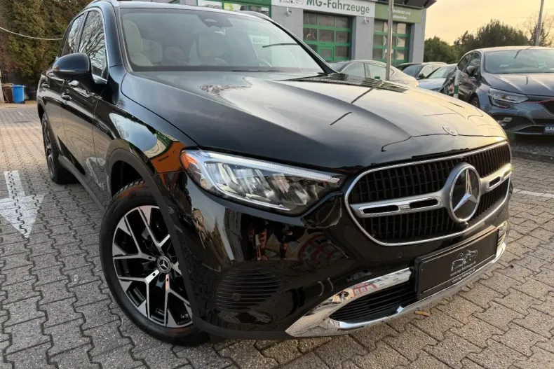 Mercedes-Benz GLC 200 din 2025 cu 13.900 km - oferta MER178939 - foto 1