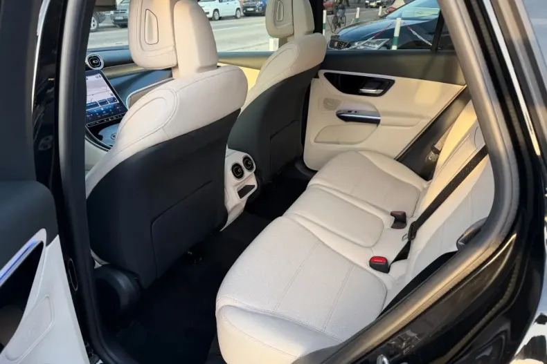 Mercedes-Benz GLC 200 din 2025 cu 13.900 km - oferta MER178939 - foto 10