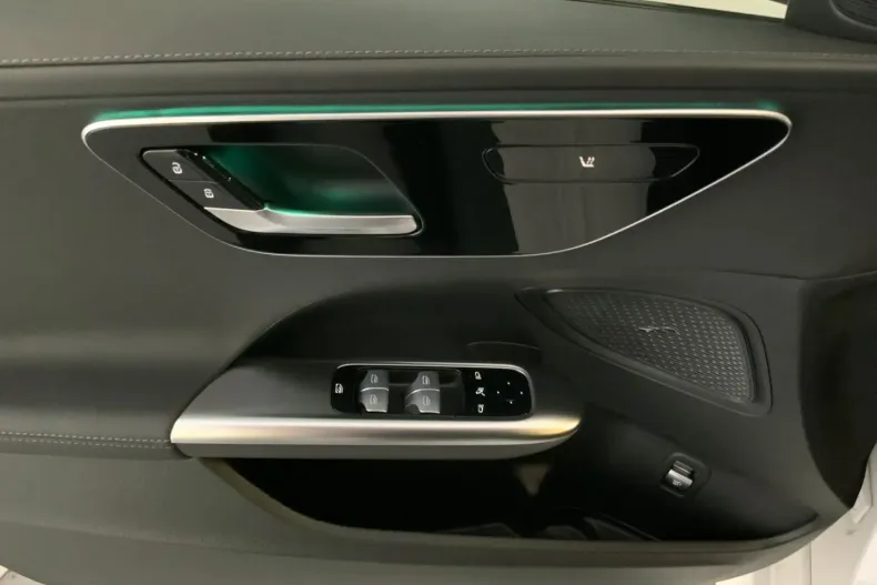 Mercedes-Benz C 300 din 2024 cu 9.456 km - oferta MER178945 - foto 12