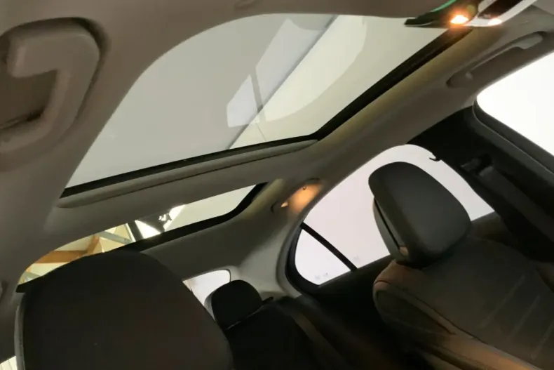 Mercedes-Benz C 300 din 2024 cu 9.456 km - oferta MER178945 - foto 16