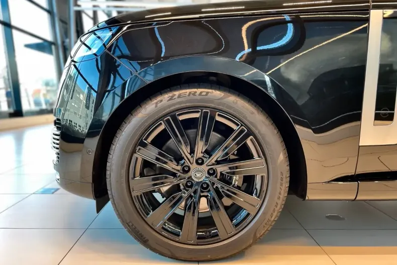 Land Rover Range Rover din 2024 cu 9.412 km - oferta LAN178977 - foto 3