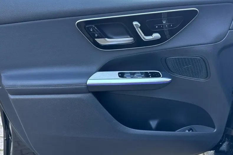 Mercedes-Benz GLC 300 din 2025 cu 13.699 km - oferta MER178988 - foto 11