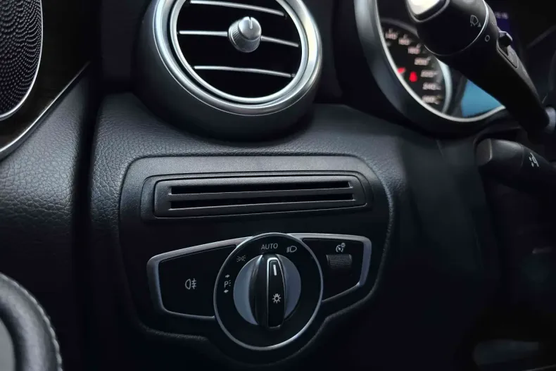 Mercedes-Benz GLC 200 (Clasa GLC) din 2022 cu 126.554 km - oferta MER179002 - foto 9