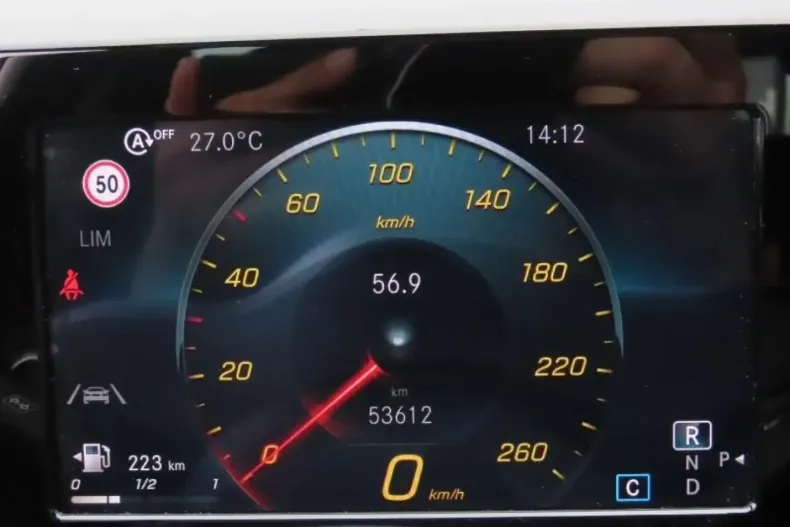 Mercedes-Benz GLA 200 (Clasa GLA) din 2021 cu 53.608 km - oferta MER179007 - foto 13