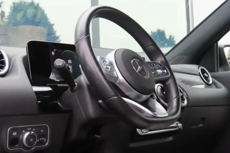 Mercedes-Benz GLA 200 (Clasa GLA) din 2021 cu 53.608 km - oferta MER179007 - foto 15