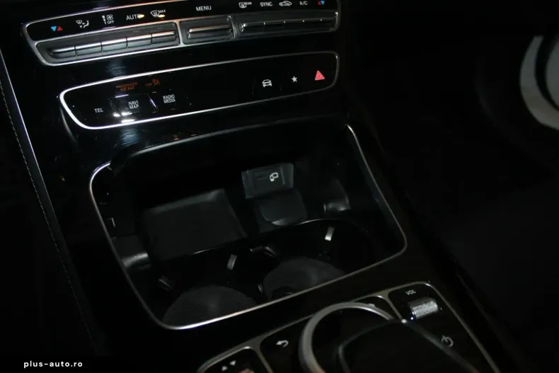 Mercedes-Benz E 300 (Clasa E) din 2021 cu 113.965 km - oferta MER179039 - foto 13