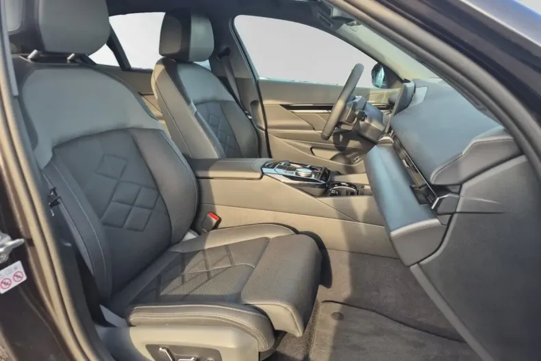 BMW 530 din 2024 cu 29.993 km - oferta BMW179051 - foto 9