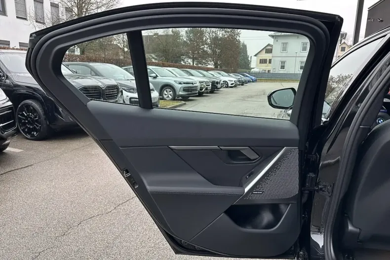 BMW 530 din 2025 cu 14.300 km - oferta BMW179059 - foto 14