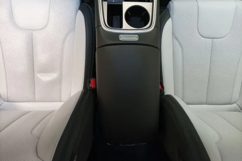 Hyundai SANTA FE din 2023 cu 65.216 km - oferta HYU179076 - foto 12