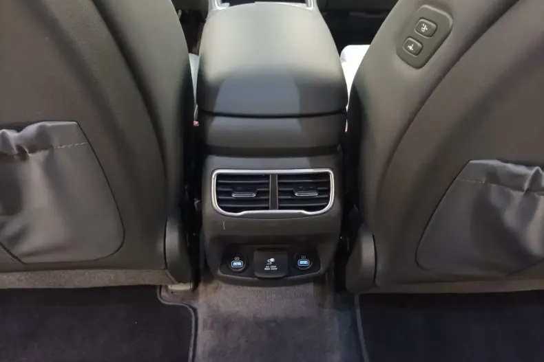 Hyundai SANTA FE din 2023 cu 65.216 km - oferta HYU179076 - foto 13