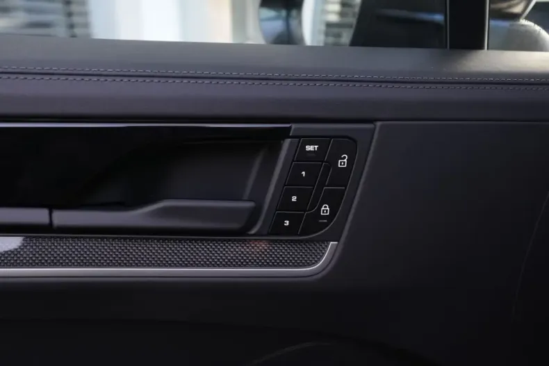 Porsche Cayenne din 2024 cu 8.500 km - oferta POR179092 - foto 33