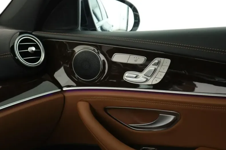 Mercedes-Benz E 450 din 2021 cu 19.386 km - oferta MER179102 - foto 16