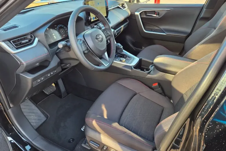 Toyota RAV4 din 2025 cu 9.650 km - oferta TOY179115 - foto 6